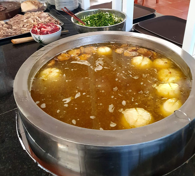 Nấu phở bò thơm ngon bằng nồi điện Trang Đạt